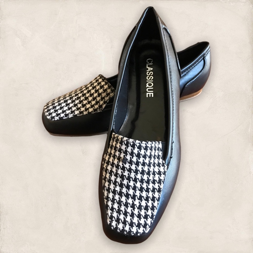 Classique loafers, size 6W